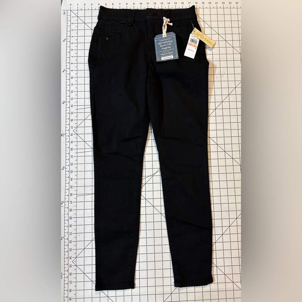 NWT Democracy Ab-solution Women’s Size 2 Black Booty Lift Jeggings